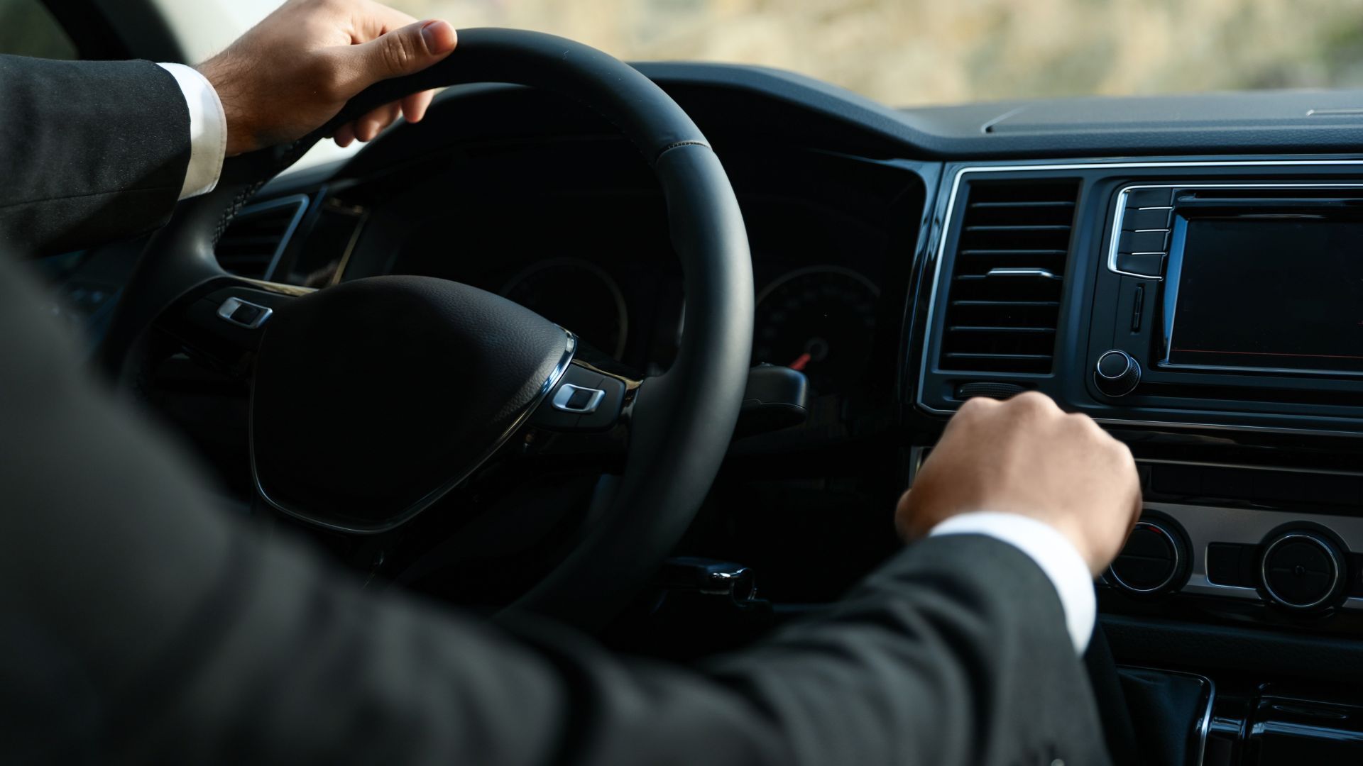 Book your VTC driver for airport and train station transfers in Marseille and Avignon